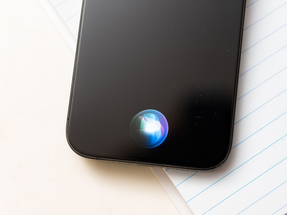 苹果拟在 iOS 27 向第三方 AI 助手开放 Siri 接入 封面