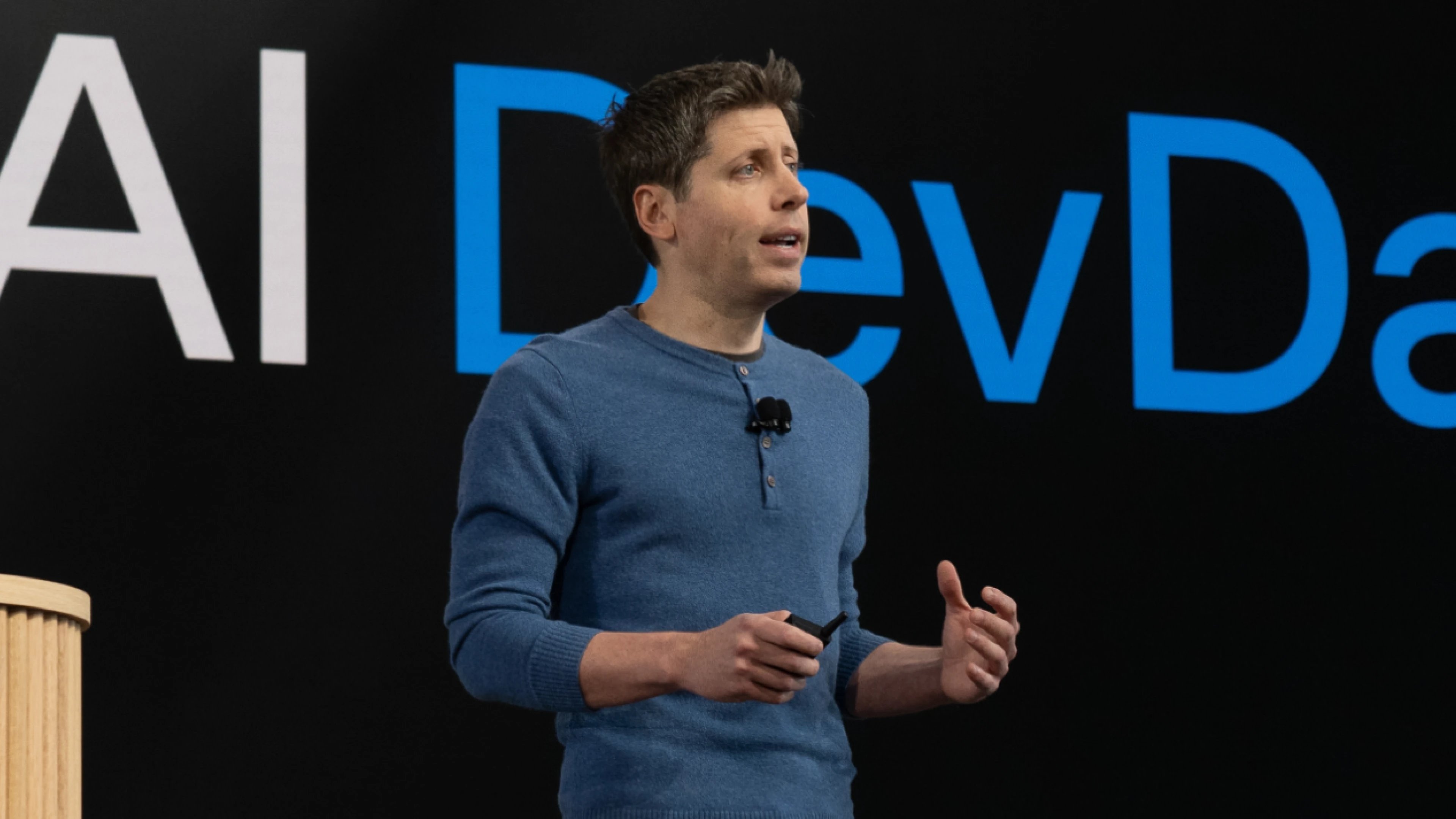 Sam Altman 在 OpenAI DevDay 上发表演讲