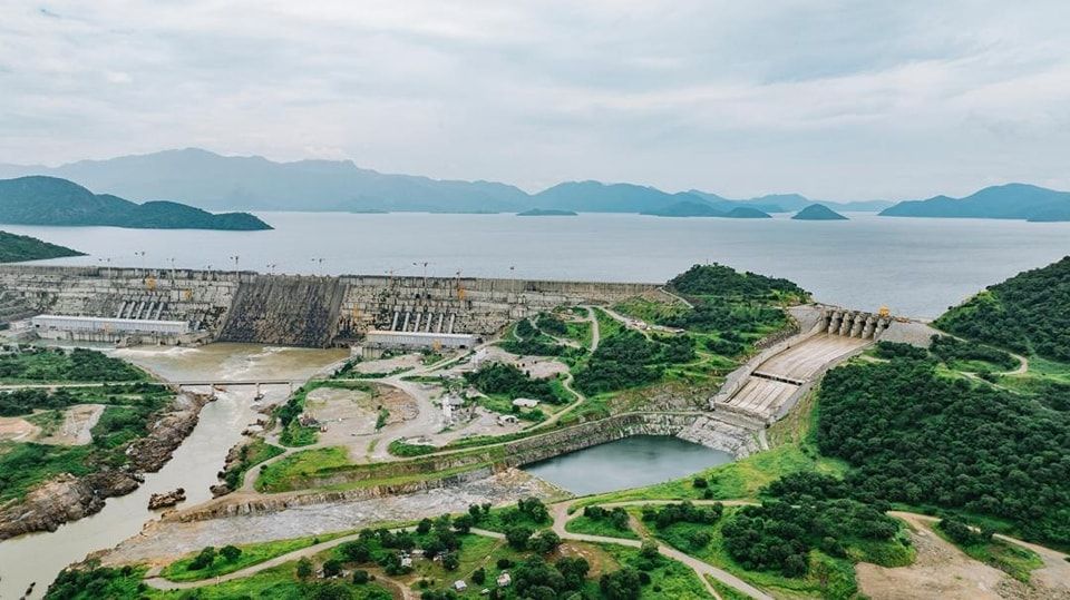 一条河的咽喉：复兴大坝与尼罗河水权博弈 封面