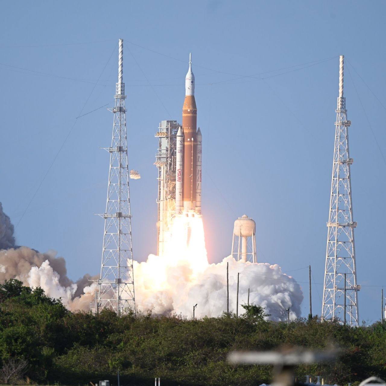 NASA「阿耳忒弥斯 2 号」载人绕月任务成功发射,四名宇航员启程赴月球 封面
