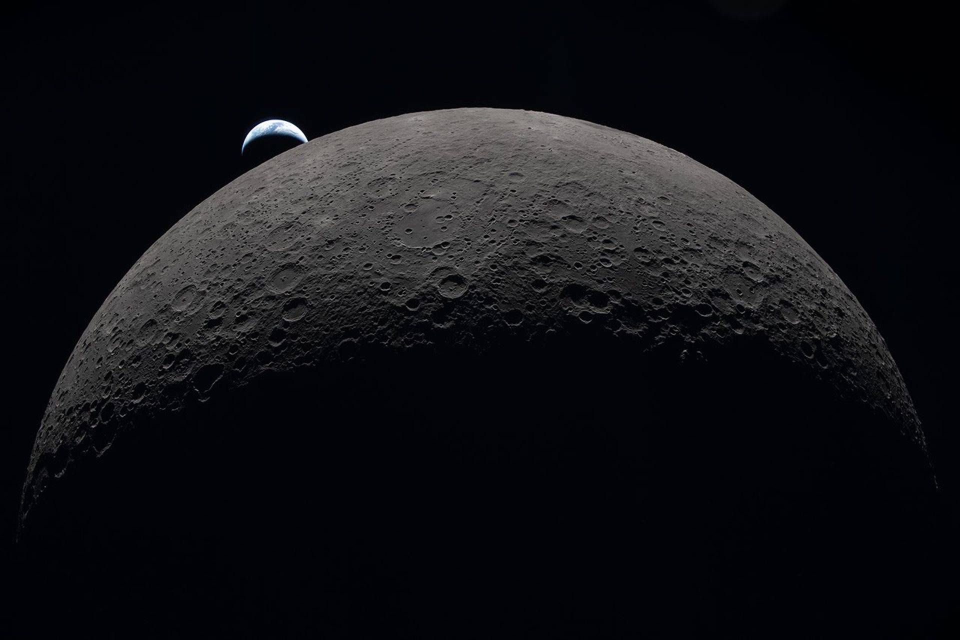 Artemis II 圆满完成:54年来人类首次载人绕月飞行 封面